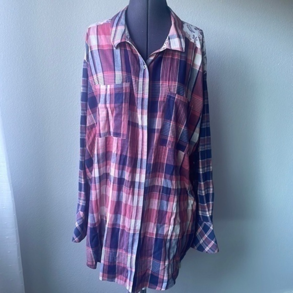 Caslon top extra large plaid and floral pinks and navy blues